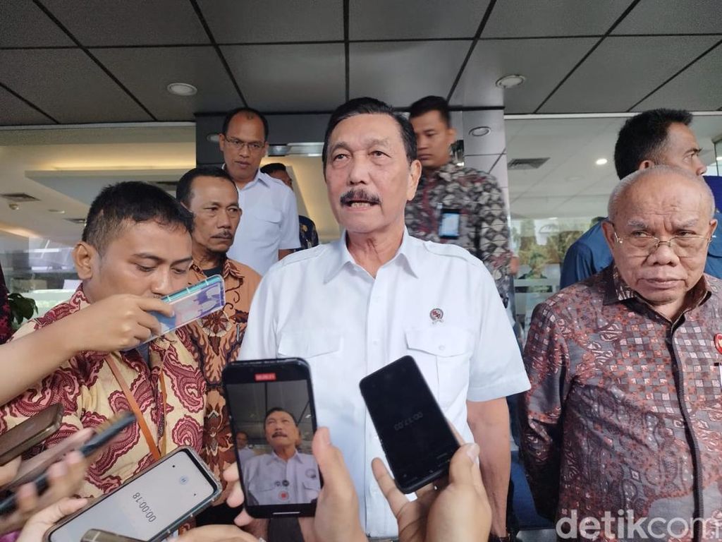 Jawaban Keras Luhut ke Orang yang Bilang Jokowi Nggak Bisa Kerja