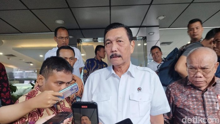 Menteri Koordinator Kemaritiman dan Investasi Luhut Binsar Pandjaitan Menteri Koordinator Kemaritiman dan Investasi Luhut Binsar Pandjaitan
