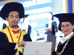 Kisah Anak Guru Ngaji Jadi Doktor Lulusan UGM, IPK 4