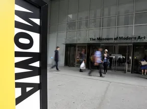 Seniman yang Tampil Tanpa Busana di Pameran Marina Abramovic Gugat MoMa Seniman yang Tampil Tanpa Busana di Pameran Marina Abramovic Gugat MoMa