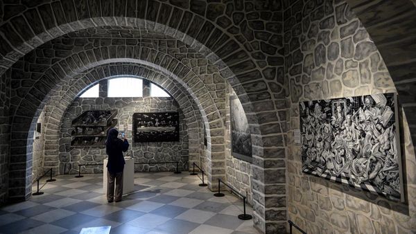 Melihat Pameran Karya Seni Monokromatik di Bandung