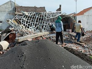 Rumah di Probolinggo Ambruk Timpa Pekerja, 1 Orang Patah Tulang