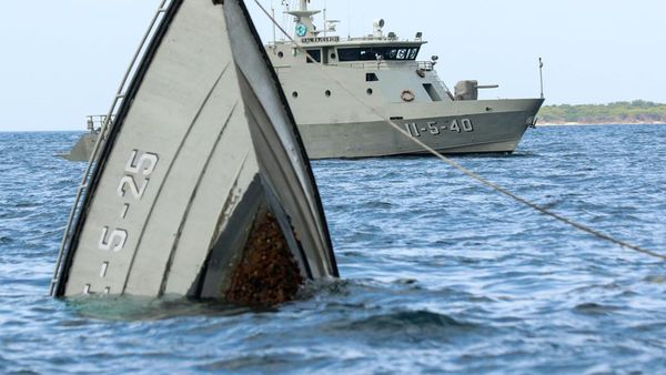 3 Kapal Ditenggelamkan untuk Rumah Biota Laut