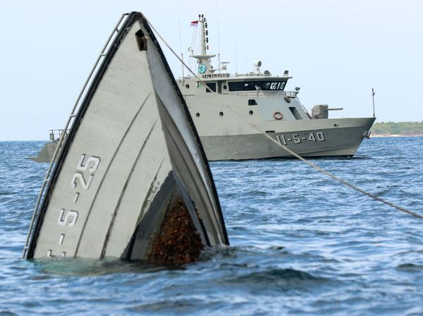 3 Kapal Ditenggelamkan untuk Rumah Biota Laut