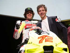 Tahan Bezzecchi Biar Tak Hengkang dari VR46 Racing Team, Rossi Merasa Bertanggung Jawab