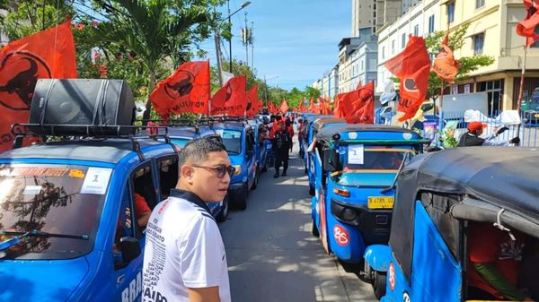 Politisi PDIP Sosialisasikan Ganjar-Mahfud di Gang Sempit Jakarta