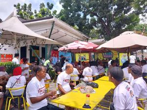 Kawan Gibran Kembali Gelar Aksi Makan Siang Gratis di Jakarta