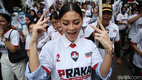 Momen Relawan Praka Dukung Prabowo-Gibran