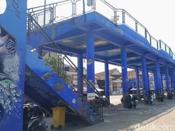 Cantiknya Skywalk Pangandaran Luntur gegara Bau Pesing dan Sampah