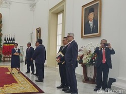 Tak Lagi Pakai HP Jadul, Menteri PUPR Basuki Kini Pakai Smartphone