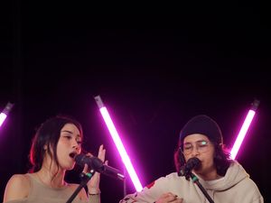 Video: Respons Mita dan Dara The Virgin Setelah Dikabarkan Berhijrah Video: Respons Mita dan Dara The Virgin Setelah Dikabarkan Berhijrah