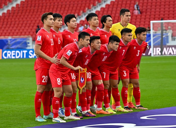The Vietnam national team players are posing for a team photo before the AFC Asian Cup 2023 match between Japan and Vietnam at Al Thumama Stadium in Doha, Qatar, on January 14, 2023. (Photo by Noushad Thekkayil/NurPhoto via Getty Images)