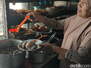 Warung Makan di Semarang Sejak 1960 Ini Jual Koyor Torpedo hingga Mata Sapi! Warung Makan di Semarang Sejak 1960 Ini Jual Koyor Torpedo hingga Mata Sapi!