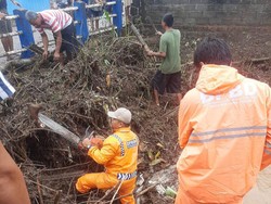 Banjir Bandang Terjang Desa Joho Tulungagung gegara Jembatan Tersumbat Sampah