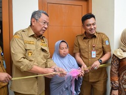 Benyamin Lanjutkan Program Bedah Rumah 2024, Target 510 Unit Rumah Diperbaiki