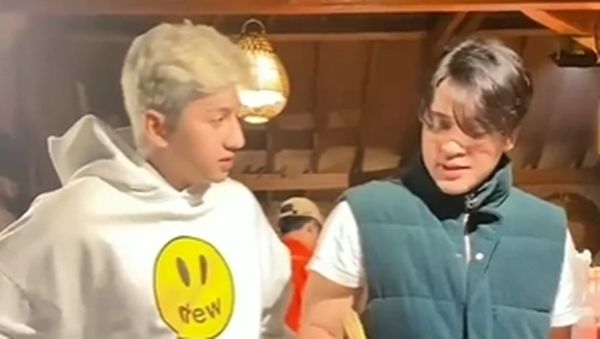 Gaya Billy Syahputra Saat Makan di Pinggir Jalan hingga Bikin Surabi