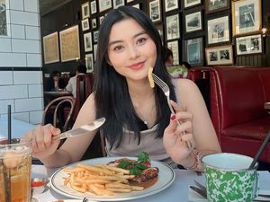 Gaya Keren Cesen, Istri Marshel Widianto Saat Makan Es Krim hingga Sushi Gaya Keren Cesen, Istri Marshel Widianto Saat Makan Es Krim hingga Sushi