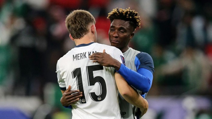 Soccer Football - AFC Asian Cup - Group F - Kyrgyzstan v Saudi Arabia - Ahmad bin Ali Stadium, Al Rayyan, Qatar - January 21, 2024 Kyrgyzstan's Kai Merk and Joel Kojo look dejected after the match REUTERS/Ibraheem Al Omari