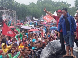 Kaesang Kampanye Akbar di Tengah Hujan Bareng Warga Jakbar