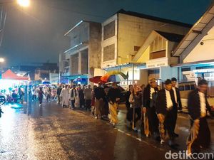 Jadi Pembuka Grebeg Sudiro, Umbul Mantram Digelar dalam Guyuran Hujan Jadi Pembuka Grebeg Sudiro, Umbul Mantram Digelar dalam Guyuran Hujan