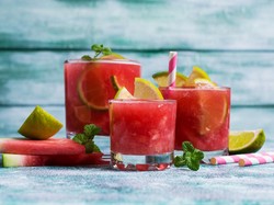 8 Minuman untuk Membersihkan Ginjal Secara Alami