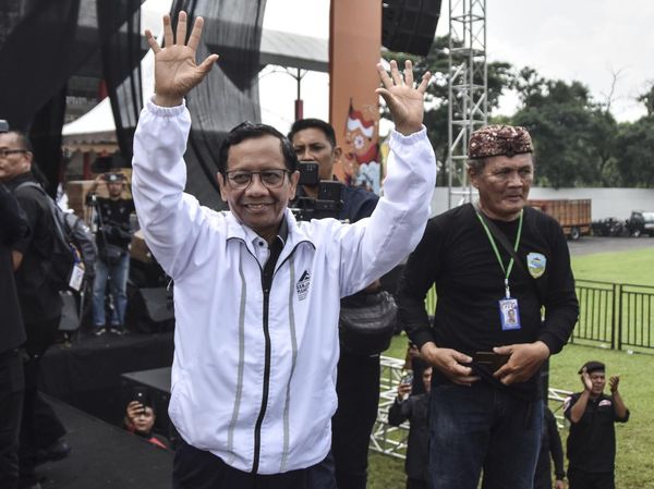 Momen Mahfud MD Orasi Politik di Tasikmalaya