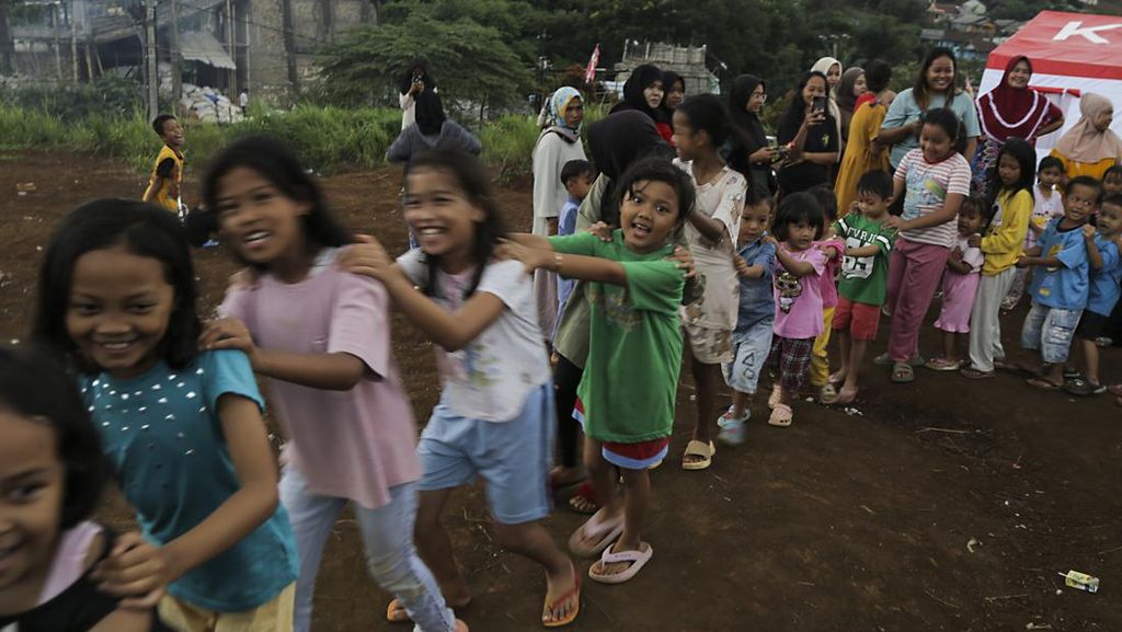 Pemulihan Trauma untuk Anak-anak Korban Tanah Longsor di Sukabumi Pemulihan Trauma untuk Anak-anak Korban Tanah Longsor di Sukabumi