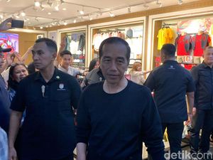 Jokowi Malam Mingguan Bareng Kaesang-Erina di Amplaz Jogja Jokowi Malam Mingguan Bareng Kaesang-Erina di Amplaz Jogja