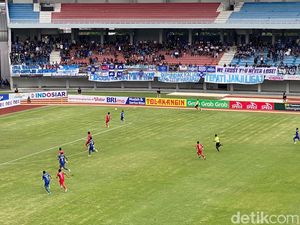Drama Kartu Merah Laskar Mataram, Babak Pertama PSIM Vs Semen Padang 0-0