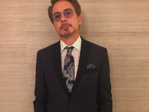 Robet Downey Jr Bawa Pulang Piala Oscar Pertama dari Oppenheimer Robet Downey Jr Bawa Pulang Piala Oscar Pertama dari Oppenheimer