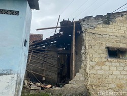 Puting Beliung Ngamuk Rusak Puluhan Rumah di Sukabumi