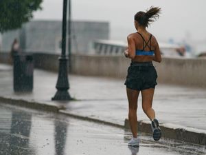 Mudah Kram saat Lari Jarak Jauh? Dokter Sarankan Tips Ini Mudah Kram saat Lari Jarak Jauh? Dokter Sarankan Tips Ini