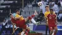 Timnas Indonesia gagal mengejar ketertinggalan di paruh kedua. Alih-alih mencetak gol, pasukan Shin Tae-yong kembali memungut gawang dua kali.