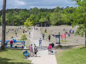 Beruntung Sekali, Turis Temukan Berlian di Taman Ini