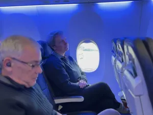 Boeing 737 Max 9 Alaska Airlines Terbang Lagi, Bos Duduk di Samping Jendela yang Copot