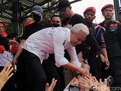Soal Salam 4 Jari, Ganjar: Siapa Pun Tak Bisa Hambat yang Dimau Rakyat
