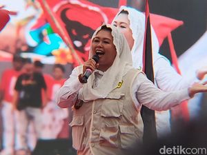 Yenny: Dalam Demokrasi Anak Presiden Sama Kedudukannya di Mata Hukum Yenny: Dalam Demokrasi Anak Presiden Sama Kedudukannya di Mata Hukum