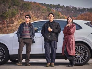 Exhuma Lee Do Hyun-Kim Go Eun Raih 2 Juta Penonton dalam 4 Hari di Korsel