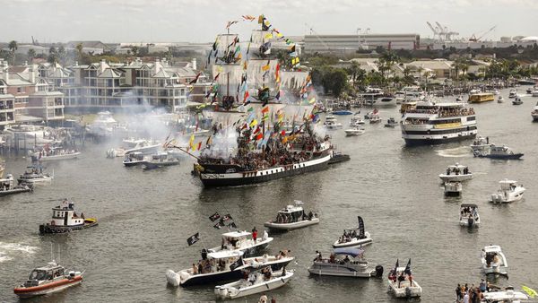 Tumpah Ruah Festival Bajak Laut di AS