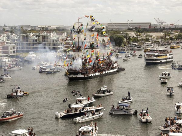 Tumpah Ruah Festival Bajak Laut di AS