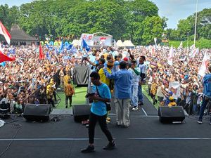 Masyarakat Ramaikan Konser Indonesia Maju Gerakan Banten Nyata Dukung 02