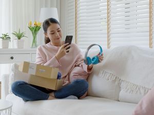 Riset INDEF Sebut 50% UMKM Pilih Shopee Jadi Platform buat Jualan Online