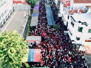 6 Ribu Warga Klampis Ngasem Jalan Sehat Guyub Rukun Bareng Wali Kota Eri