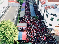 6 Ribu Warga Klampis Ngasem Jalan Sehat Guyub Rukun Bareng Wali Kota Eri