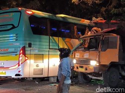 Pelajaran dari Kecelakaan Bus Tabrak Truk di Gresik