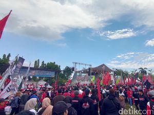 Megawati Akan Terjun Kampanye, Massa Mulai Padati Alun-alun Wates