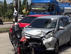 Lawan Arah, Vixion Tabrak Sigra di Jalinsum Palembang