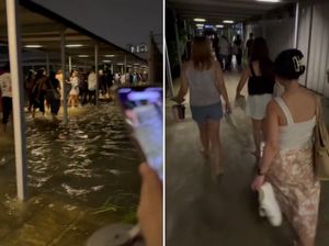 Viral! Penonton Coldplay Nyeker Usai Konser karena... Banjir Viral! Penonton Coldplay Nyeker Usai Konser karena... Banjir