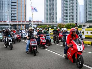 300 Peserta Ramaikan Parade Motor Listrik di Jakarta 300 Peserta Ramaikan Parade Motor Listrik di Jakarta