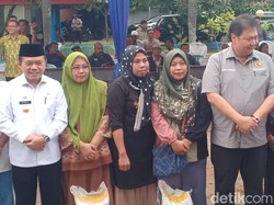 Cek Penyaluran Bantuan Pangan di Jambi, Airlangga: Ini Bantuan Pemerintah!